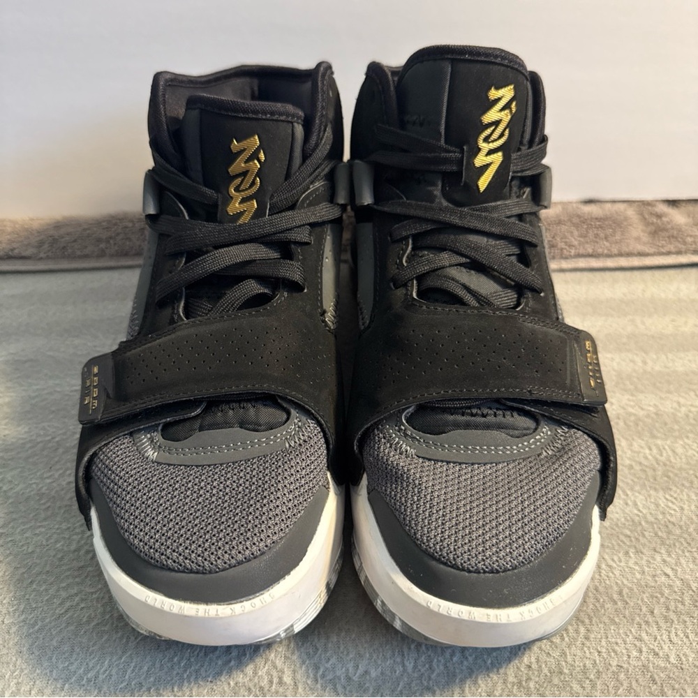 Size 7 - Jordan Zion 2 TB Black Metallic Gold 2022